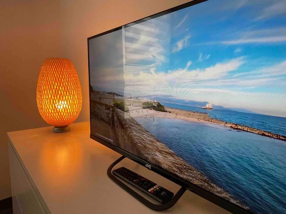 Superbe Appartement, Piscine, Vue Mer Et Montagnes Antibes Ngoại thất bức ảnh